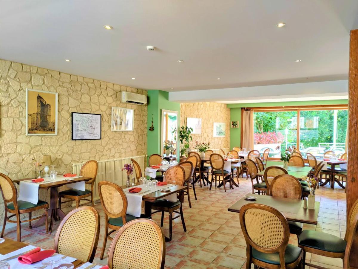 Les Ambassadeurs Logis Hotels Et Restaurant Суяк Екстериор снимка