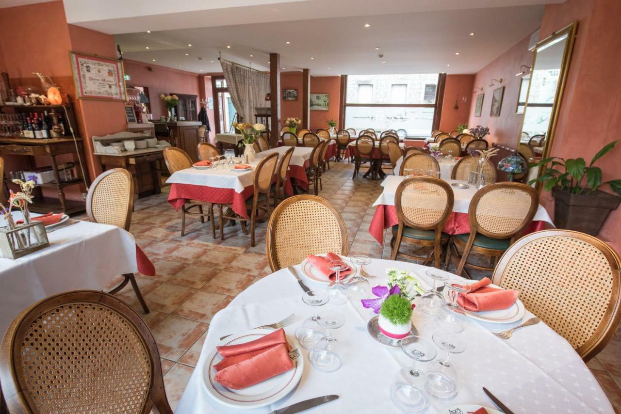 Les Ambassadeurs Logis Hotels Et Restaurant Суяк Екстериор снимка